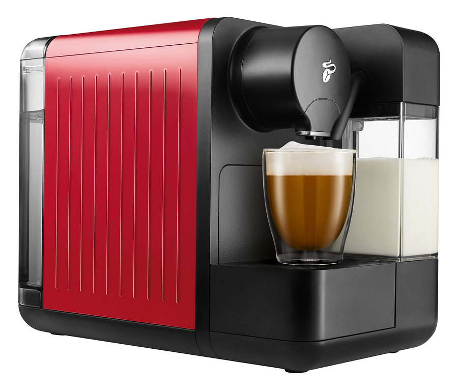 Cafissimo milk, rot, füllt Kaffee in ein Glas.