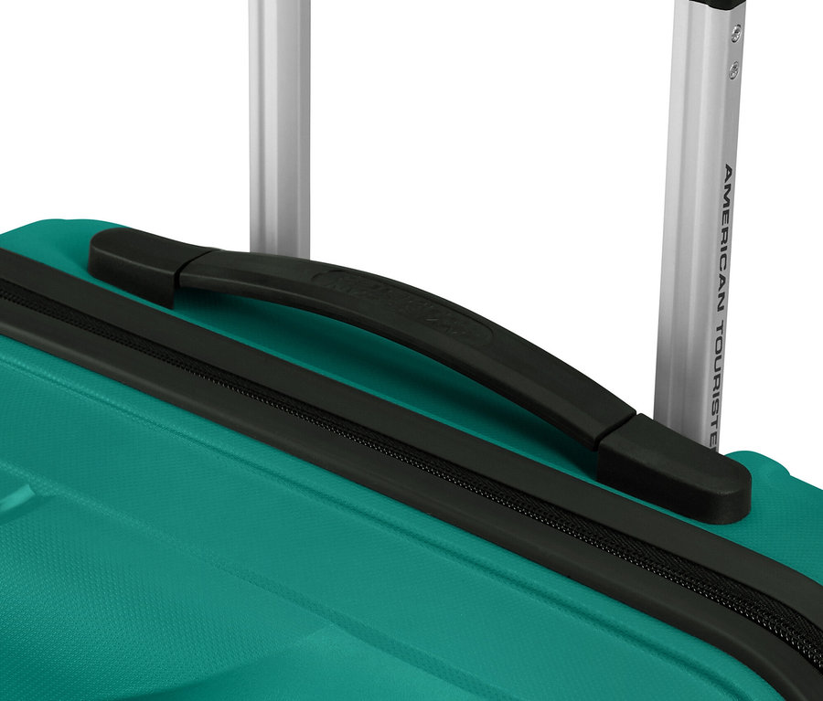 Detailansicht eines kleinen, sportlich blaugrünen American Tourister »Jetdriver 3.0« Koffers.
