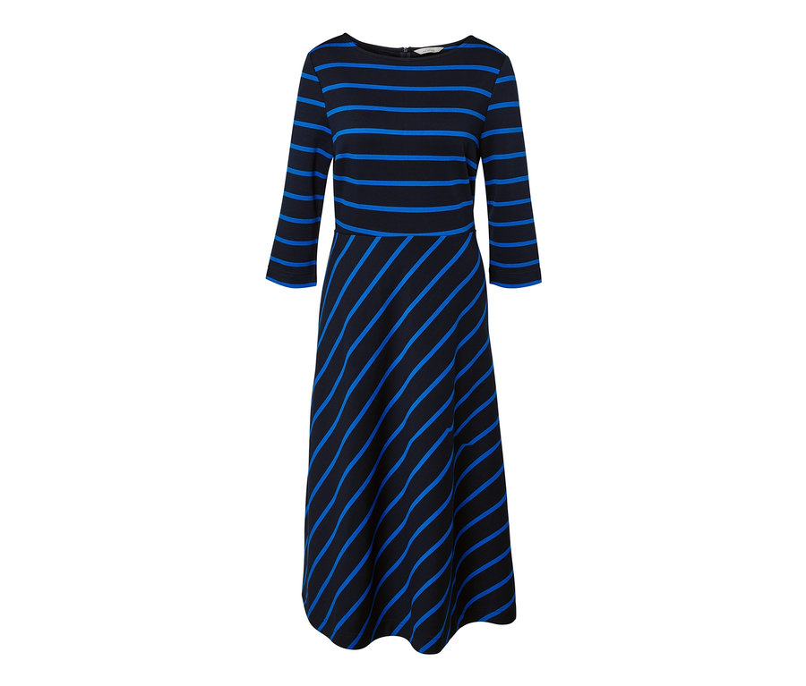 Detailansicht eines gestreiften Jerseykleids.