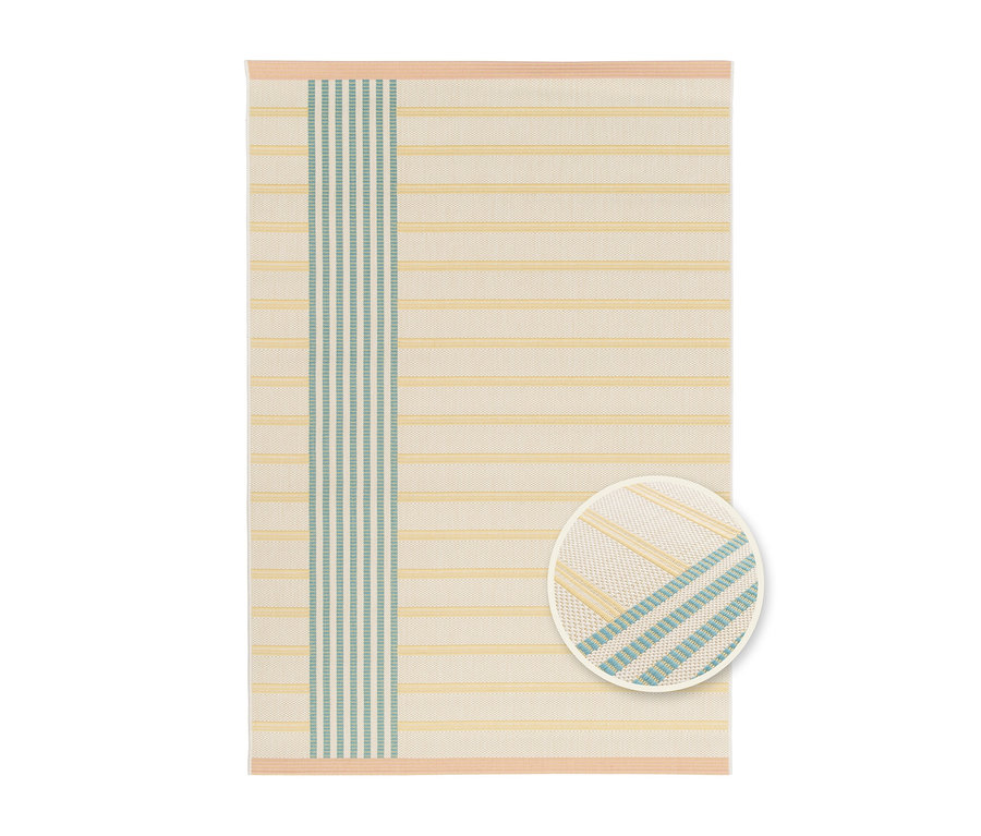 Beiger Teppich mit Streifenmuster in Blau und Gelb.