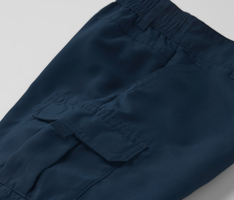 Detailaufnahme von Kinder-Funktionsshorts.