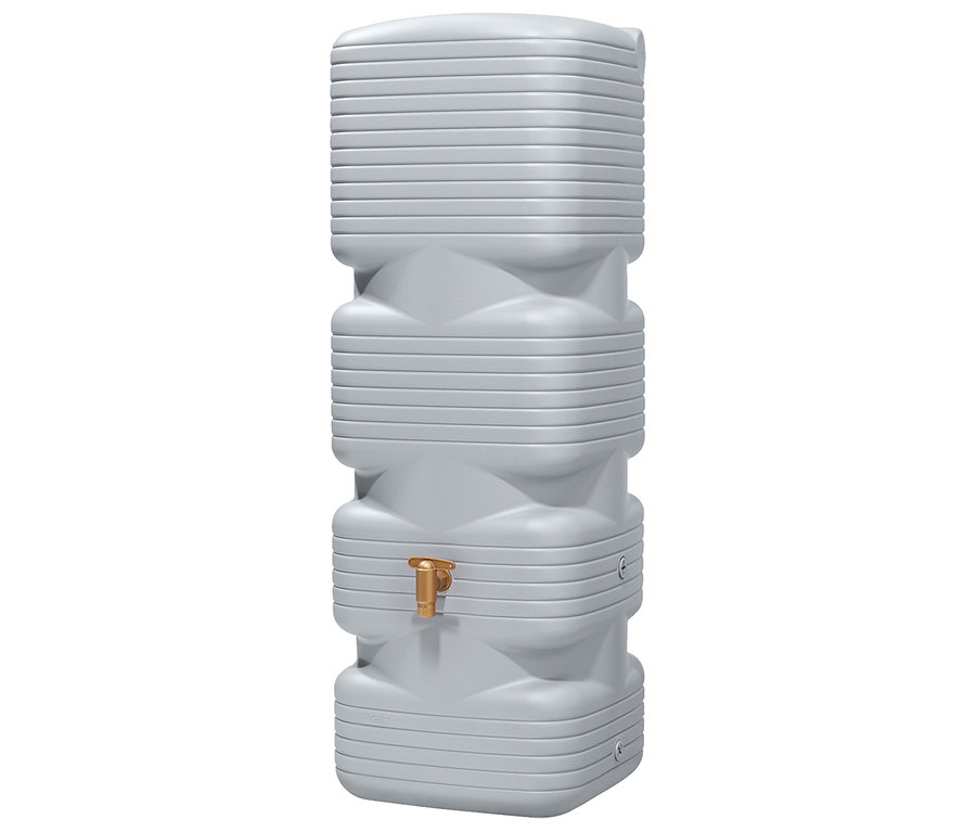 Grauer, gestufter Wassertank mit goldenem Hahn, isoliert.