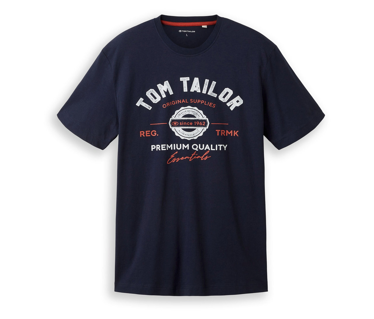 Das Tom Tailor T-Shirt mit Logo in Sky Captain Blue liegt flach und zeigt ein weißes Logo.