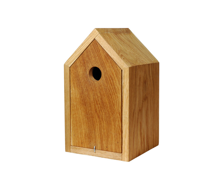 Ein geölter Dobar-Design-Nistkasten aus Eiche mit einem runden Eingang.