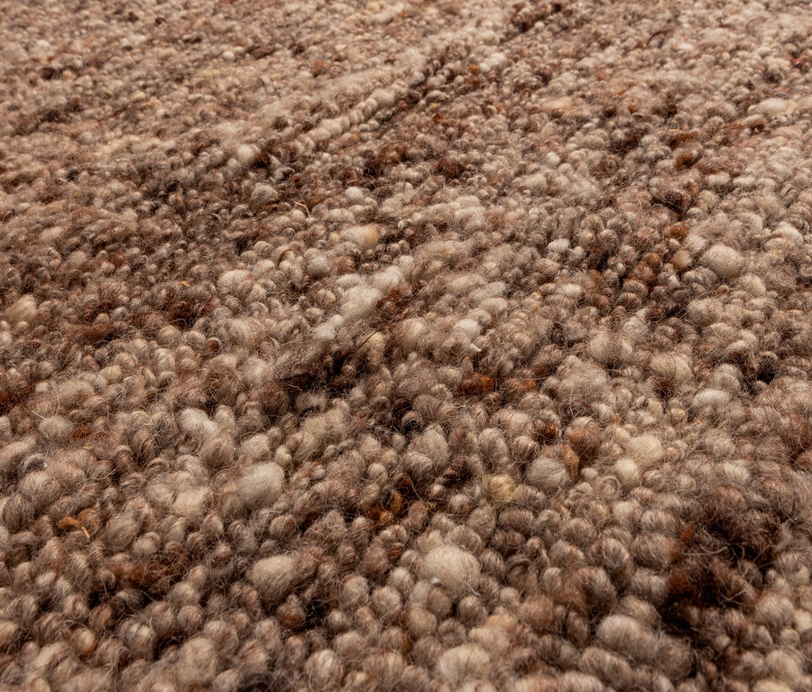 Detailaufnahme des braunen Woood Teppichs »Efia«.