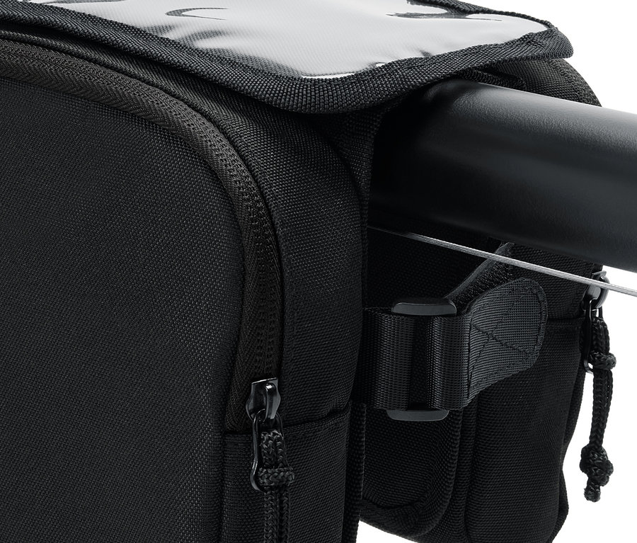 Nahaufnahme einer schwarzen Fahrradrahmentasche mit transparentem Fach oben, befestigt an einem Fahrradlenker.