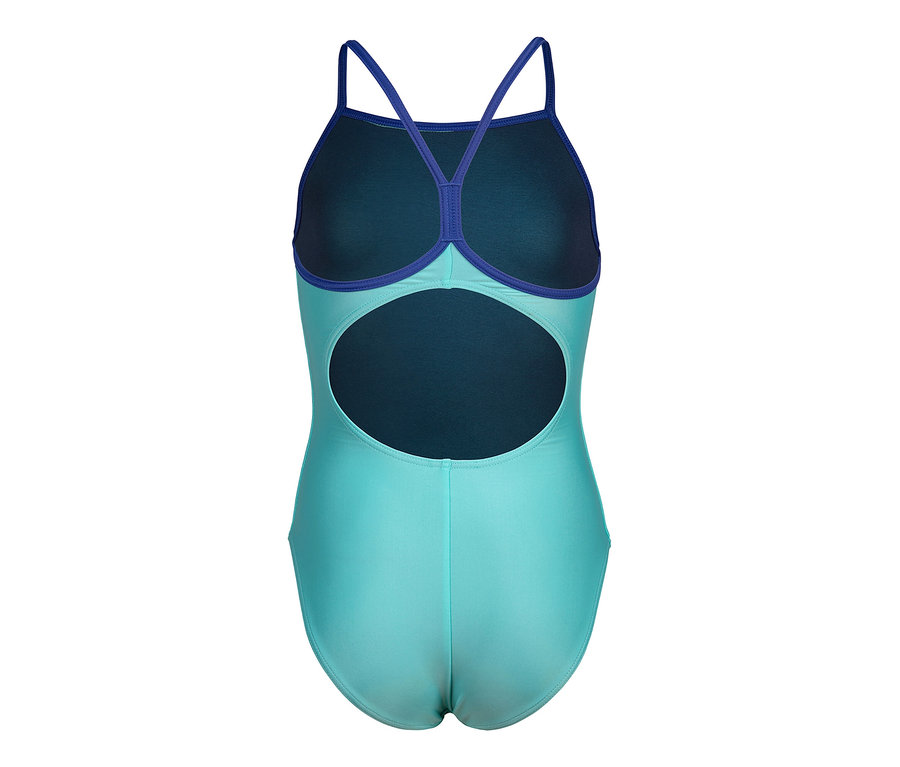 Rückansicht eines hellblauen einteiligen Badeanzugs mit dunkelblauen Trägern.