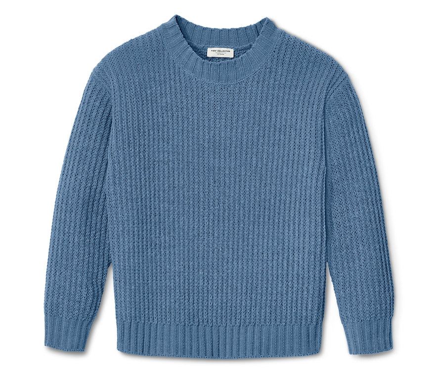 Ein blauer Strickpullover liegt flach.