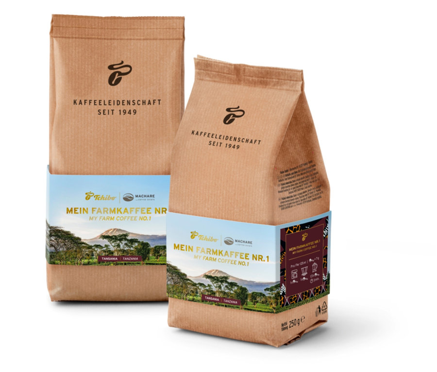 Zwei braune Kaffeepackungen stehen auf weißem Grund. Auf den Packungen steht "Kaffeeleidenschaft seit 1949" und "Mein Farmkaffee Nr. 1".