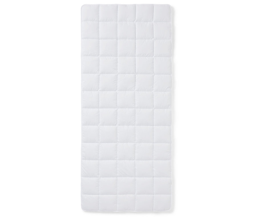 Weiße, wattierte Matratzenauflage, 90 x 200 cm, auf weißem Hintergrund.