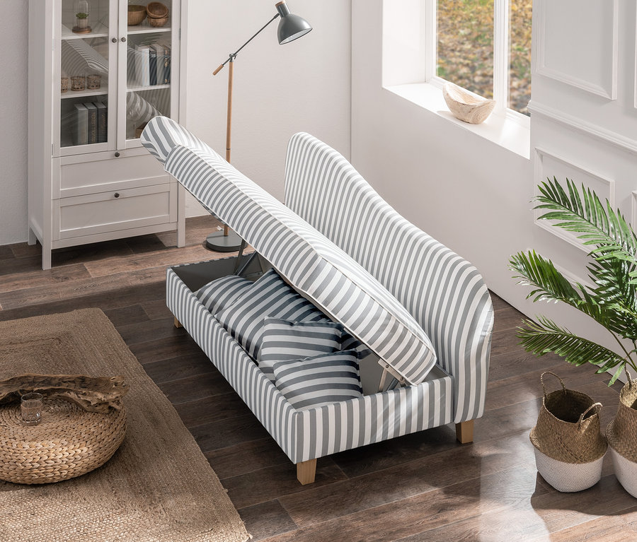 Ansicht einer geöffneten grau gestreiften Max-Winzer®-Recamiere »Saturn« mit Stauraum und Kissen darin.