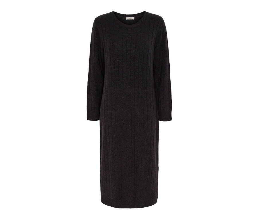 Graues, geripptes Strickkleid.