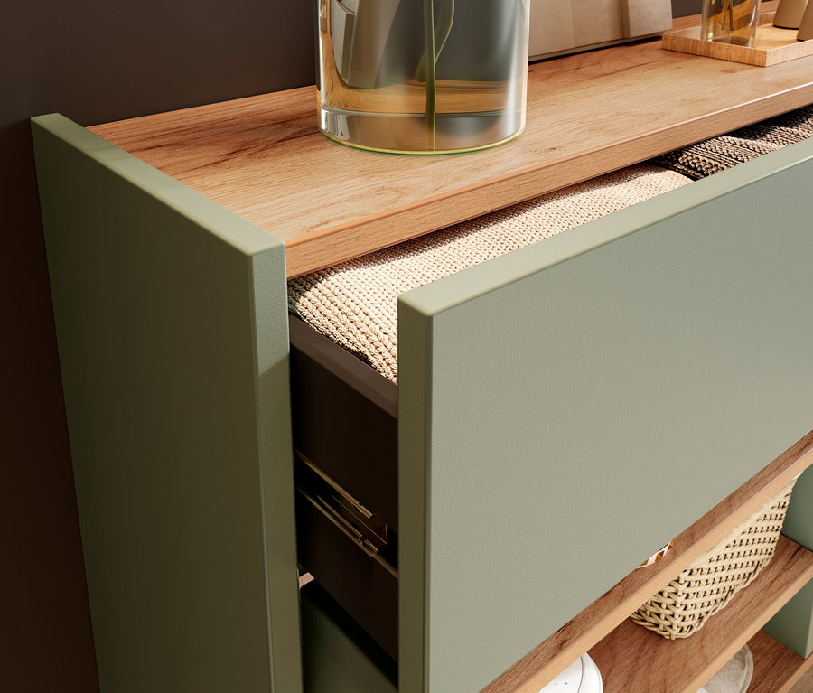 Detailansicht eines breiten, taupegrünen Mehrzweckschranks »Ameca« mit Schublade und offenen Regalen.