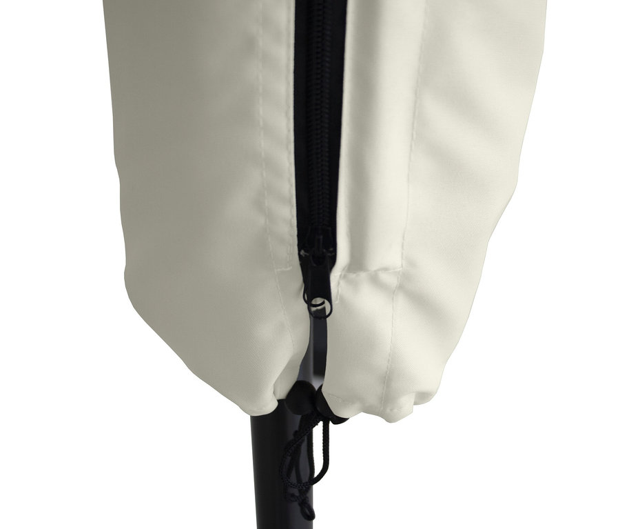 Detail einer grauen Schutzhülle mit Reißverschluss für einen Leco Sonnenschirm, Ø 300 cm.