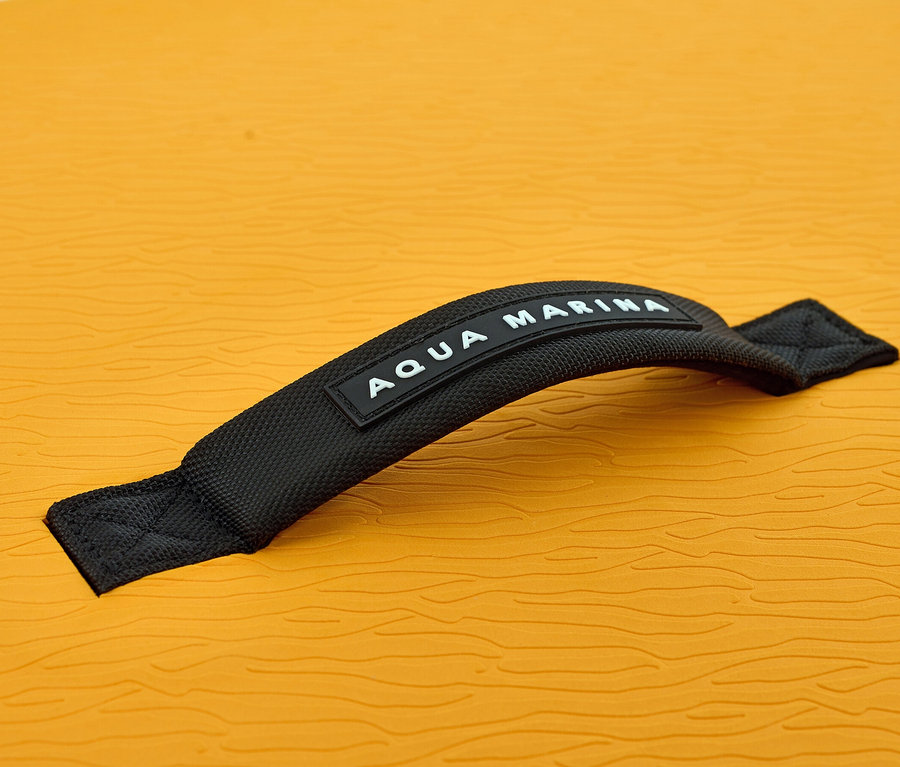 Detailaufnahme des Tragegriffs auf dem Aqua Marina SUP Board »Fusion« 10'10".