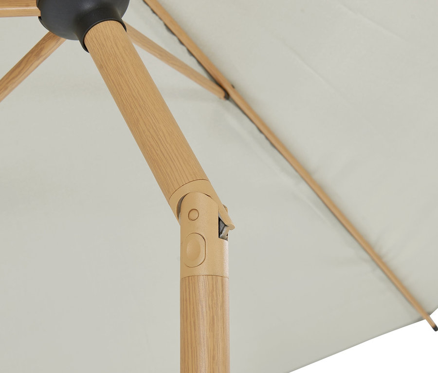 Detailansicht eines grauen Leco Marktschirms in Holzoptik inklusive Abdeckhaube.