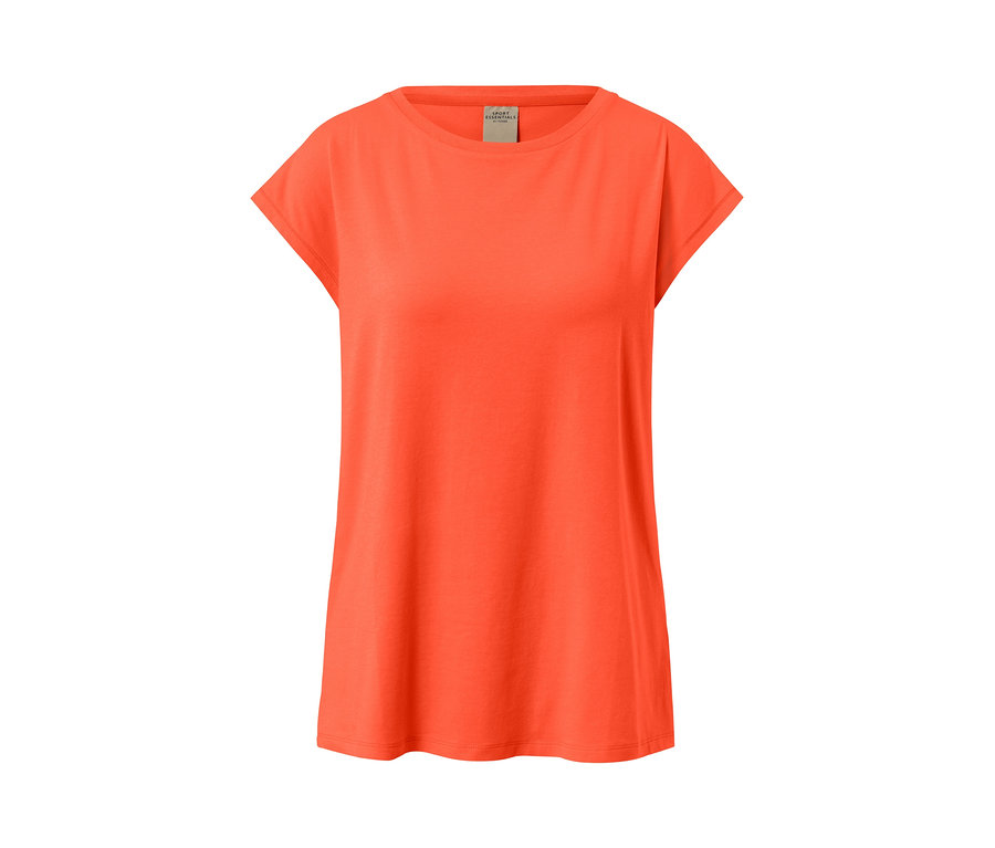 Orangefarbenes Sportshirt.