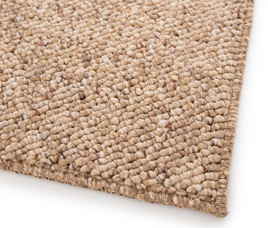 Detailansicht eines beigen Sisalteppichs "Lino".