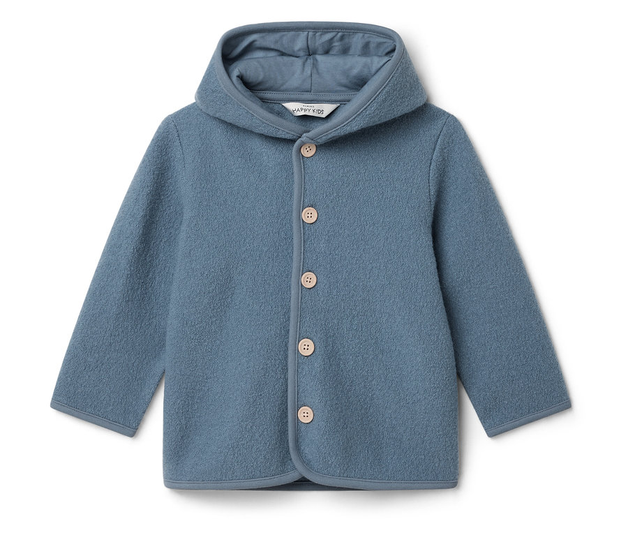 Blaue Kinderjacke mit Kapuze und Knöpfen.