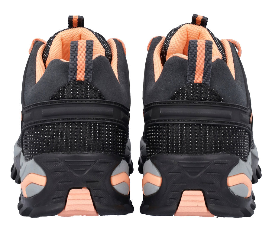 Rückansicht eines Paars grau-schwarzer Wanderschuhe mit orangefarbenen Akzenten auf weißem Hintergrund.