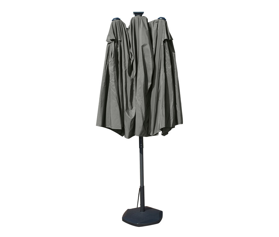 Der anthrazitfarbene LECO Doppel-Sonnenschirm* mit LED-Beleuchtung, oval, ca. 270 x 460 cm ist zusammengeklappt.