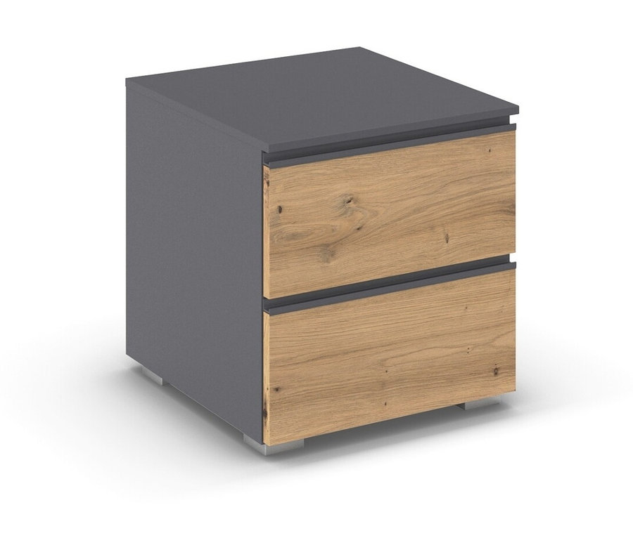 Der rauch Nachttisch »Joel« in grau metallic/Eiche Artisan steht vor einem weißen Hintergrund.