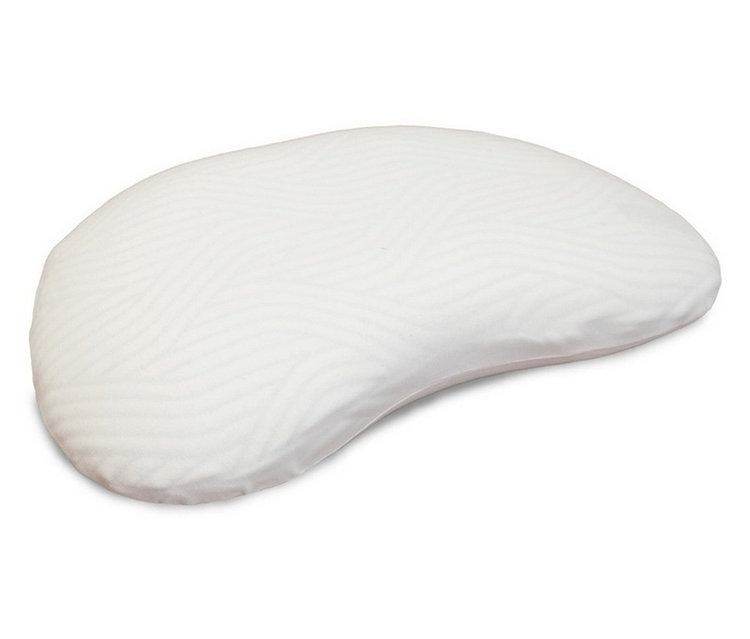 Weißer TEMPUR® Kissenbezug »Curve« liegt auf weißem Hintergrund.