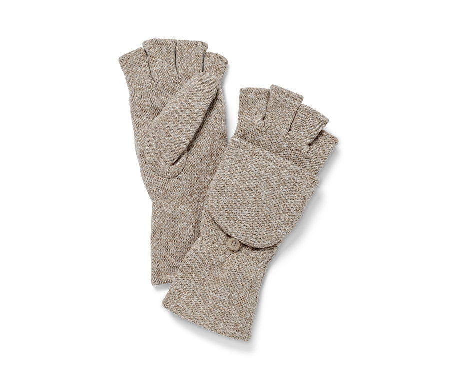 Beige Strickfleece-Klappfäustlinge.