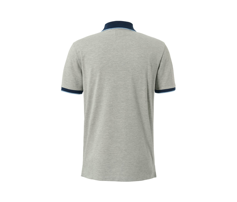 Rückansicht eines grau melierten Piqué-Poloshirts mit dunkelblauem Kragen und Ärmelbündchen.