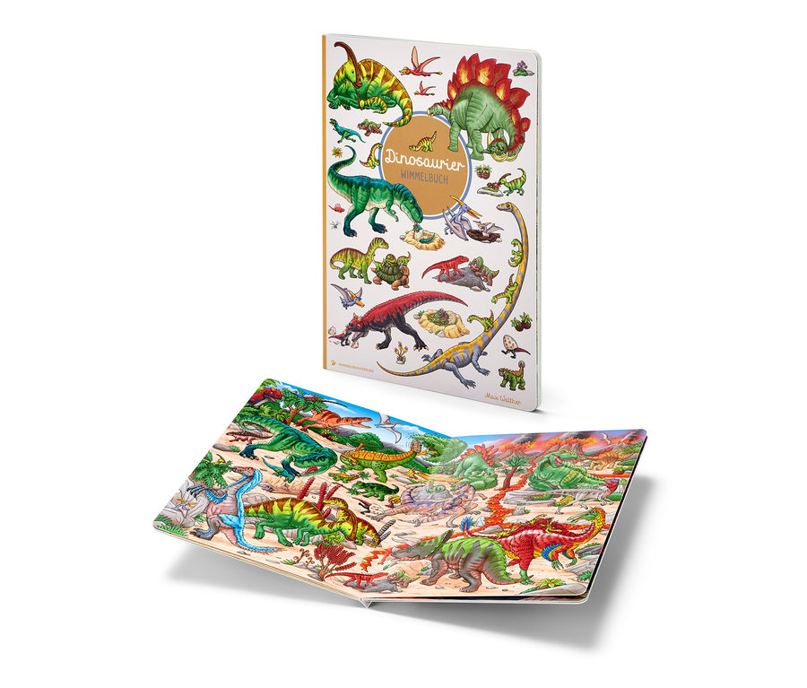 Zwei Bücher mit Dinosaurier-Illustrationen. Ein Buch ist geschlossen und steht, das andere ist offen und liegt.