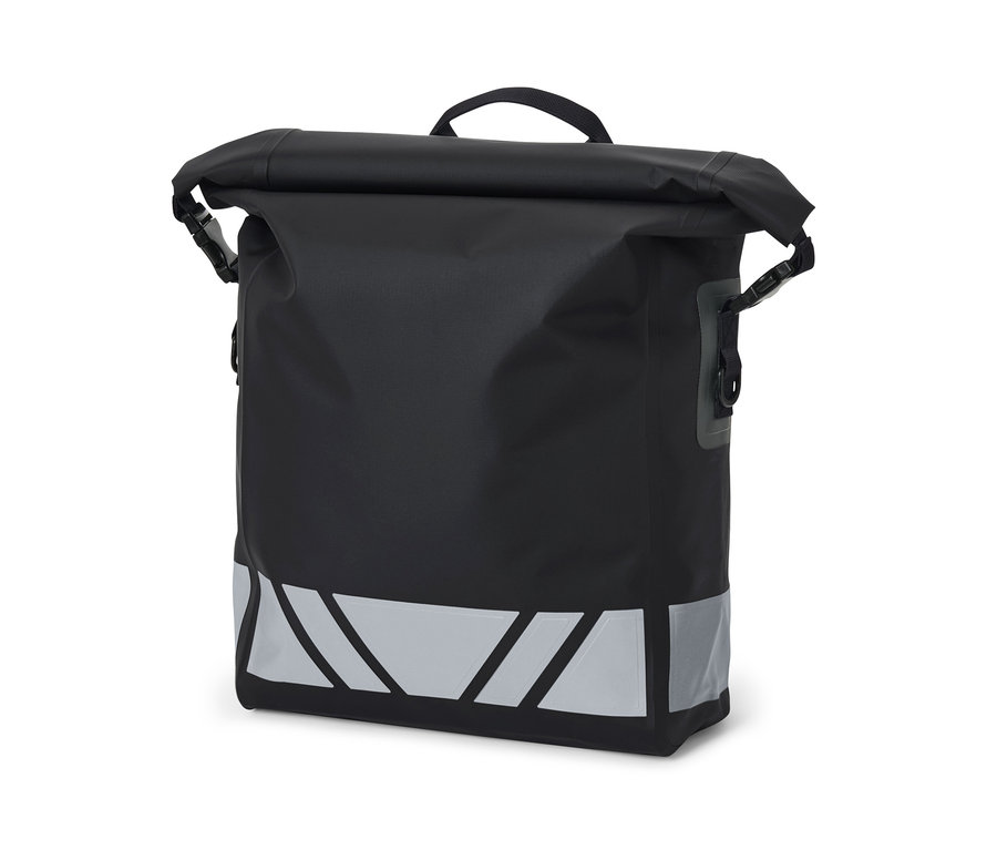 Schwarze, wasserfeste Rad-und-Umhängetasche mit reflektierenden Elementen.