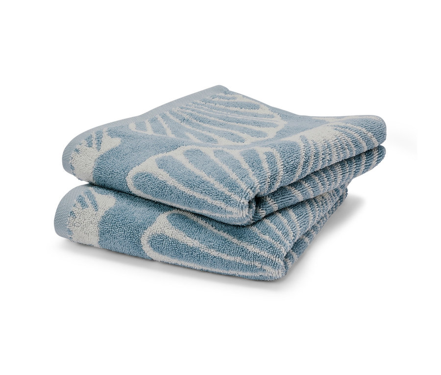 Zwei blaue Handtücher »Muschel« liegen gefaltet übereinander.