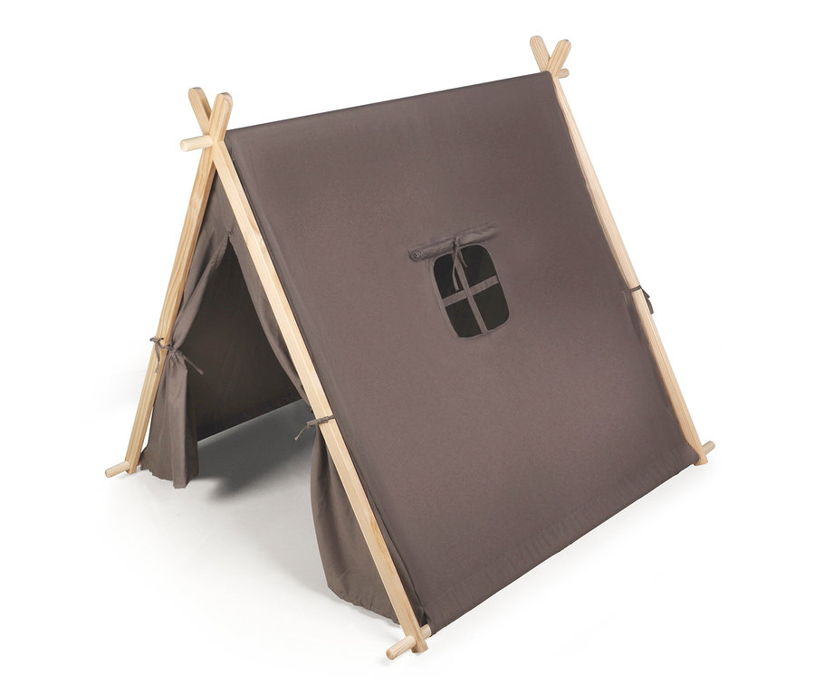 Ein braunes small foot Spielzelt mit Holzrahmen und kleinem Fenster.