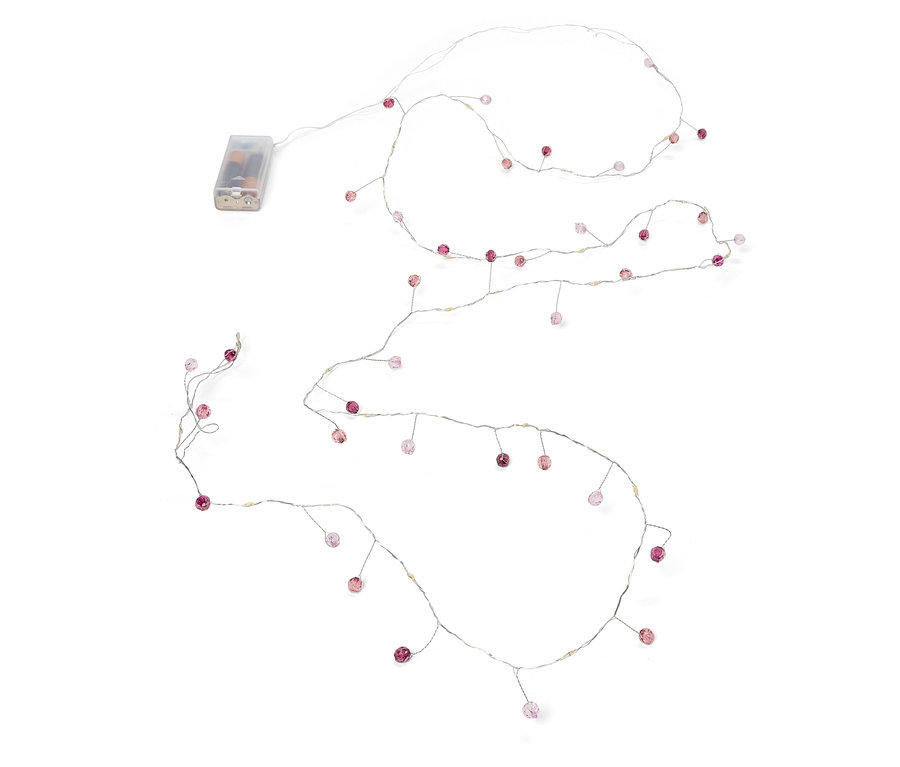 Lichterkette mit kleinen rosa Perlen und Batteriepack auf weißem Hintergrund.