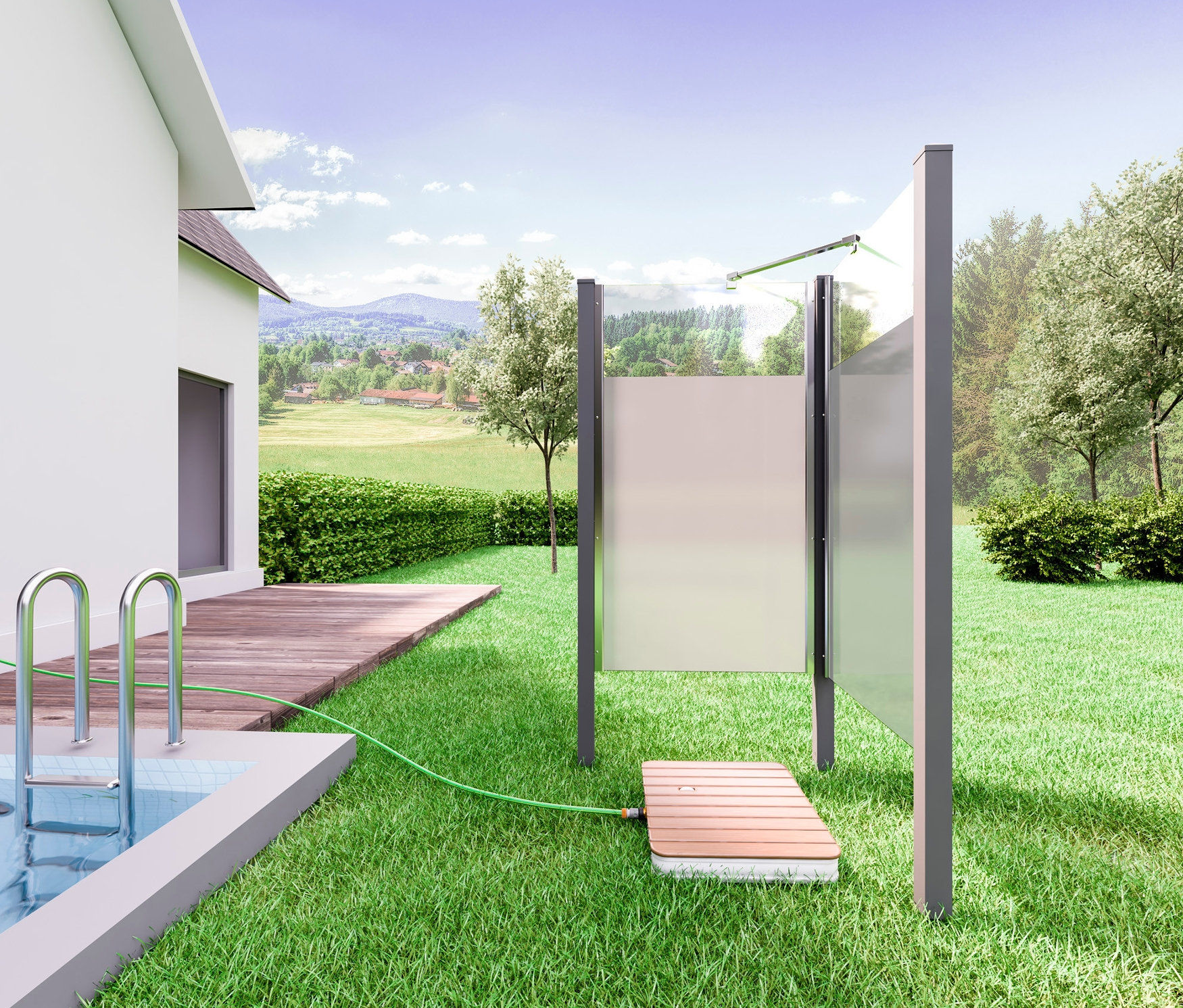 Breuer®-Outdoor-Bodendusche »Fontana« steht auf einer Wiese neben einem Schwimmbad.