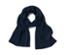 Navyblauer Strickschal auf weißem Hintergrund.