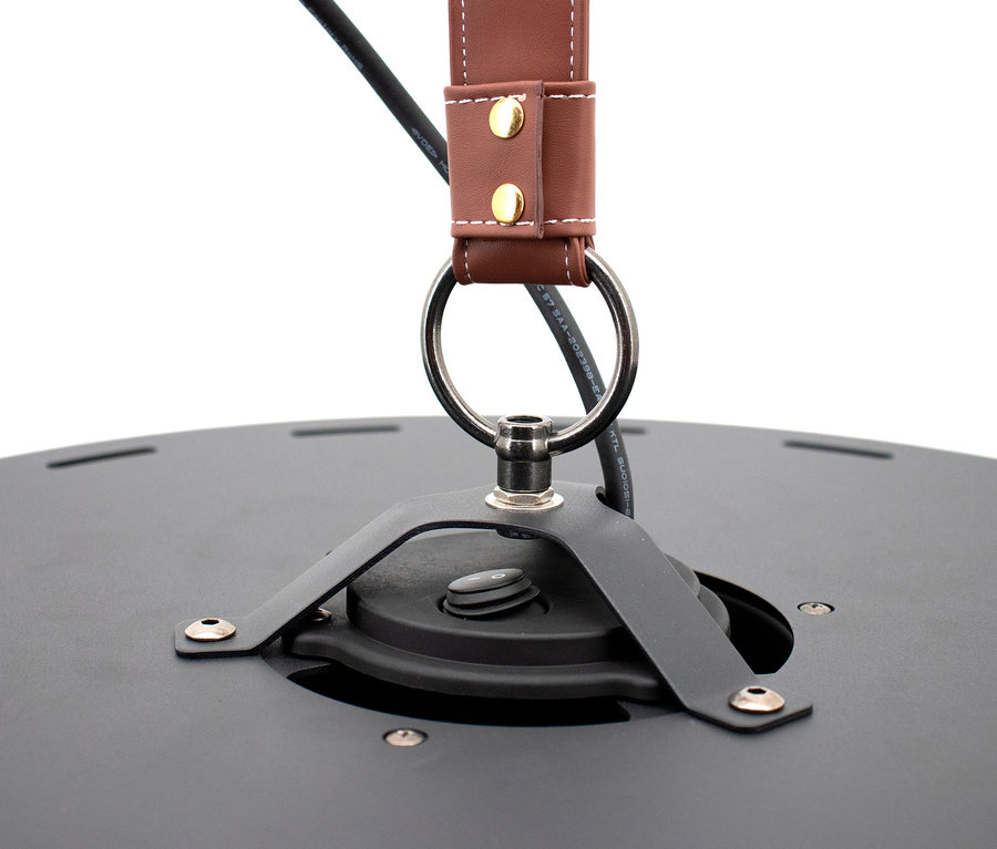 Detailansicht der Unterseite des schwarzen Sunred® Smarter Hänge-Heizstrahlers Artix Moderna Ultra Hanging Black 2.000.