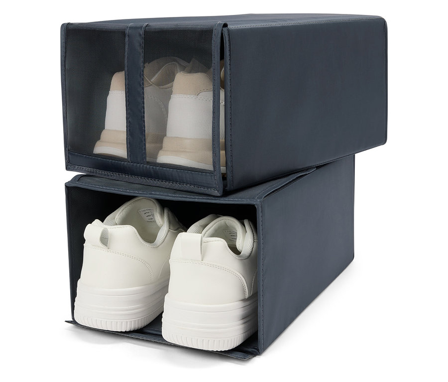 Zwei Schuhboxen gestapelt. Im oberen Schuhkarton sind Schuhe durch die transparente Vorderseite sichtbar.