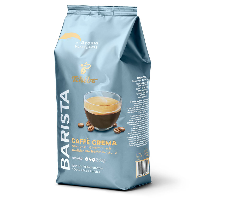 Eine Packung Tchibo Barista Caffè Crema Kaffee mit einer Tasse Kaffee und Kaffeebohnen.