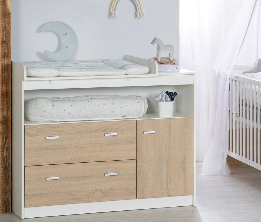 Kinderzimmer mit roba »Gabriella« Kinderzimmerset mit Bett, breiter Wickelkommode und 3-türigem Schrank.
