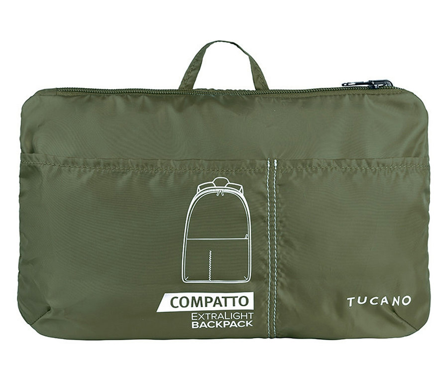 Zusammengefalteter grüner Tucano Rucksack »Compatto Eco« mit Tragegriff und Reißverschluss. Aufdruck: Rucksack-Umriss, Schriftzug.