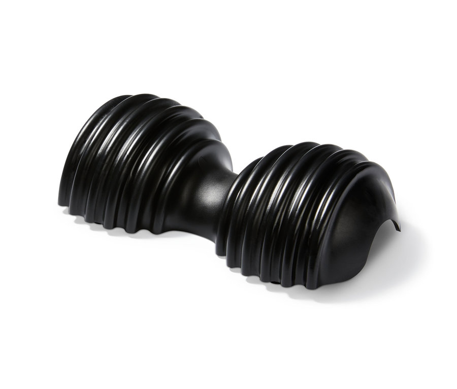 Schwarzes Badewannen-Massagekissen auf weißem Hintergrund.