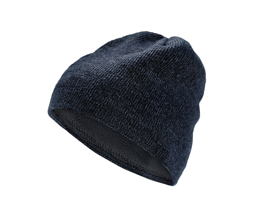 Dunkelblaue Strickmütze.