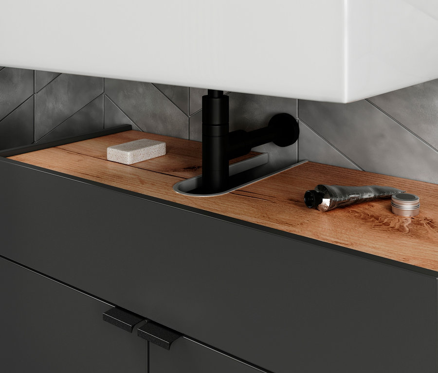 Detailansicht eines Waschbeckens mit einem graphitfarbenen »Aalborg« Unterschrank in Navarra-Eiche-Nachbildung, Seife und Kosmetika.
