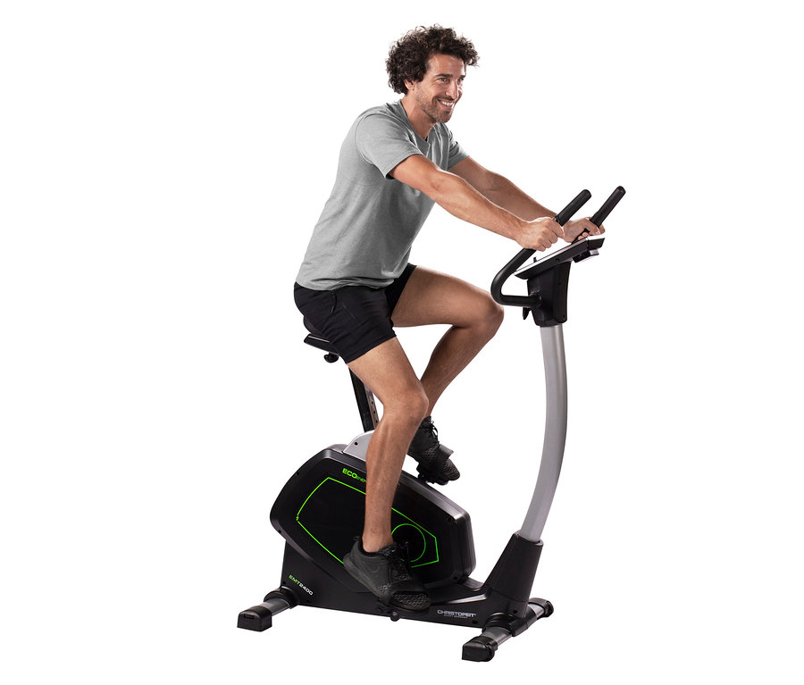 Mann trainiert auf dem schwarz-grauen Christopeit Sport-Eco-Heimtrainer-Ergometer »EMT 2400«.