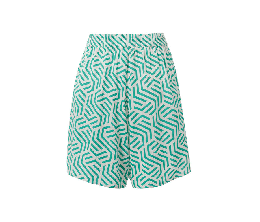 Weiße bedruckte Webshorts mit grünem geometrischem Muster.