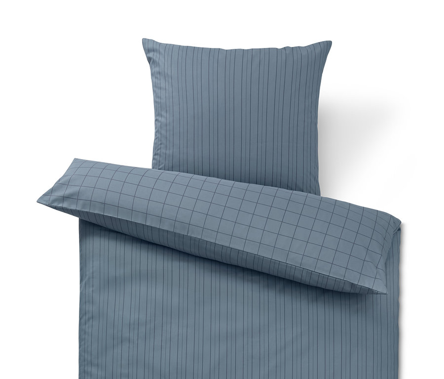 Blaue Renforcé-Bettwäsche in Normal- und Übergröße.
