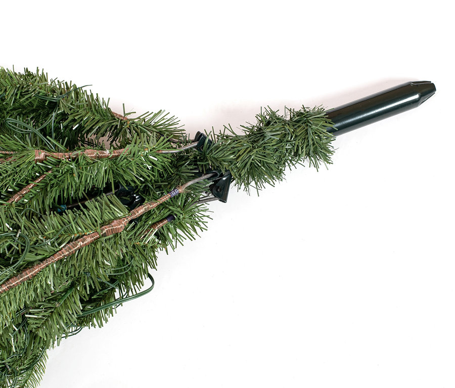 Detailansicht des künstlichen Weihnachtsbaums "Roswell" mit LED-Lichterkette, 150 cm.