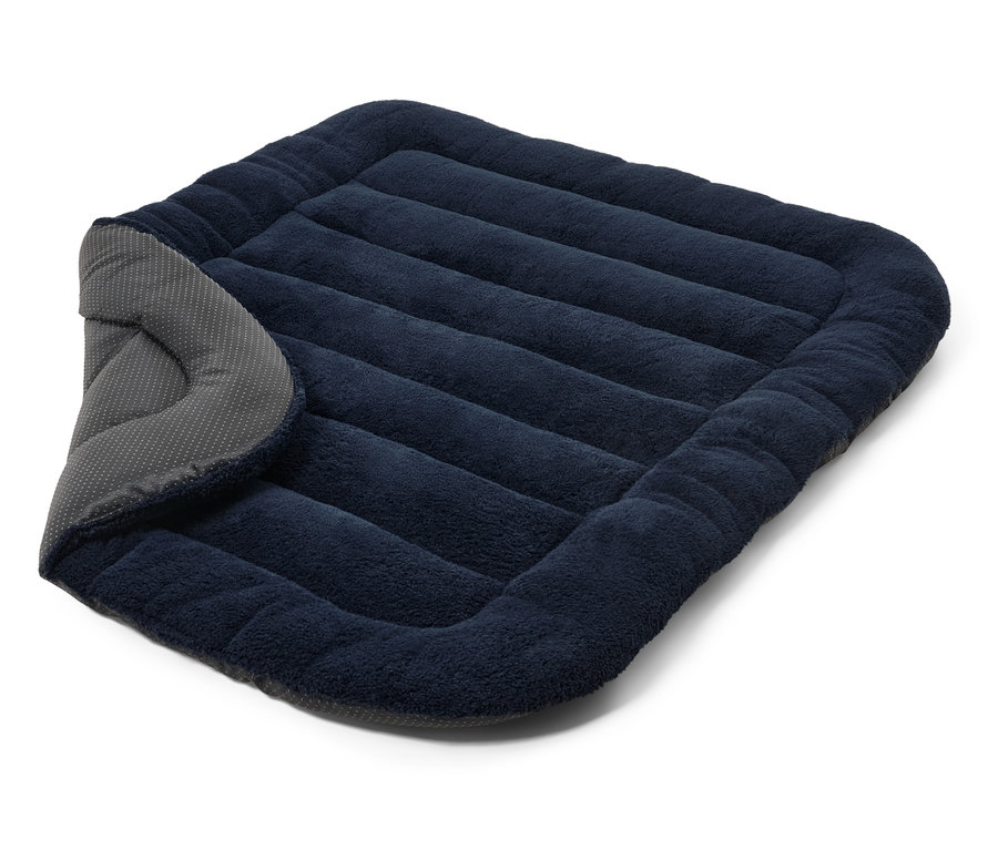 Ein großes, dunkelblaues Hundekissen mit einer grauen, rutschfesten Unterseite.