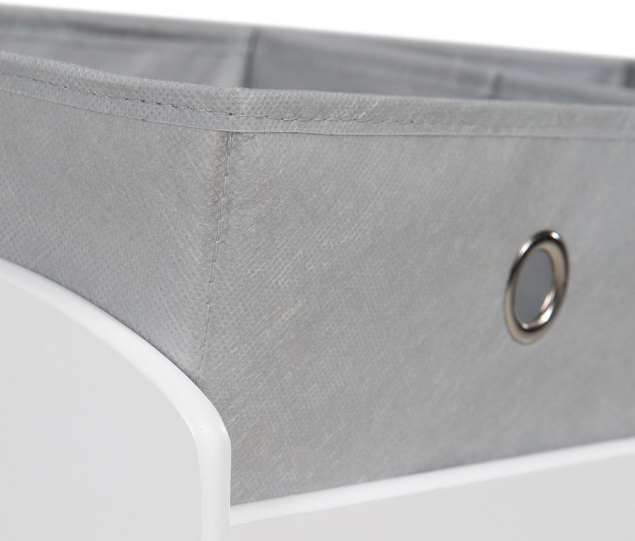 Detailaufnahme eines grauen Stoffeinsatzes des roba Spielregals »Stars«.